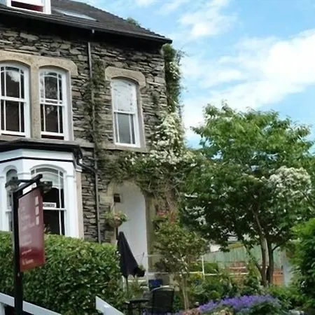 College House 4*