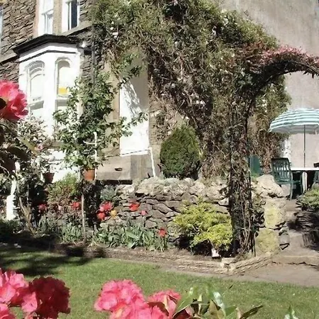 Отель College House 4*