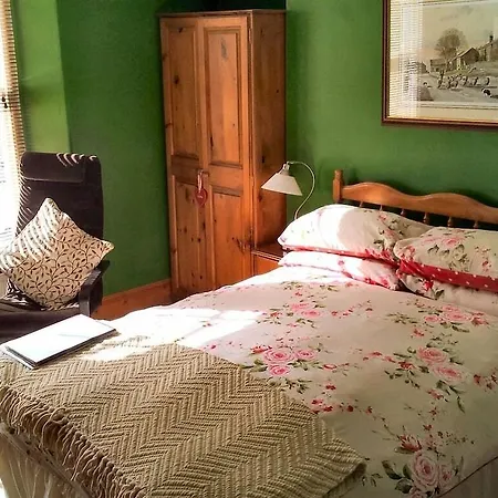 Bed & Breakfast College House