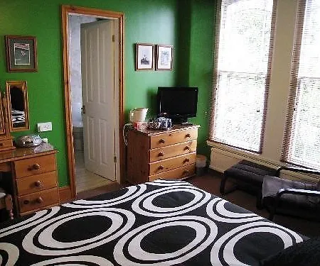 Bed & Breakfast College House