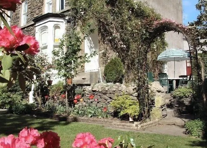 Hotel College House 4*